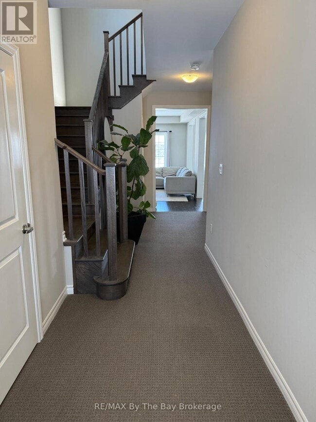 Building Photo - 286 Springfield Cres