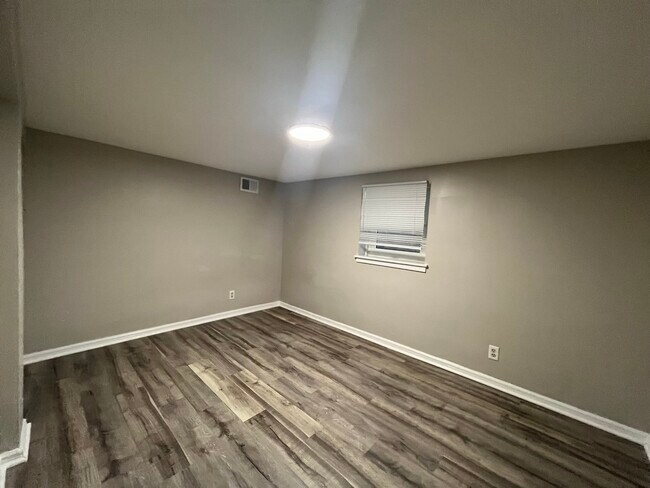 Building Photo - 3218 Oak Ave