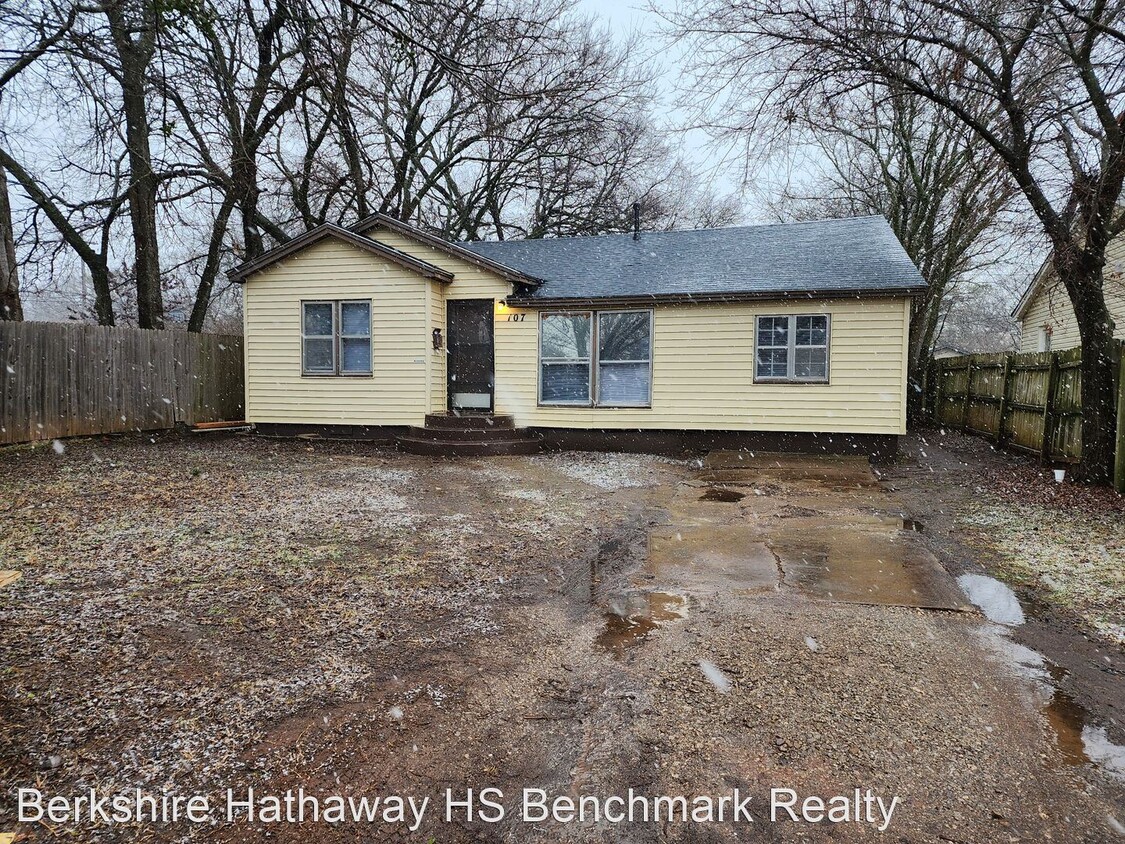 Primary Photo - 3 br, 1 bath House - 107 W Pulaski