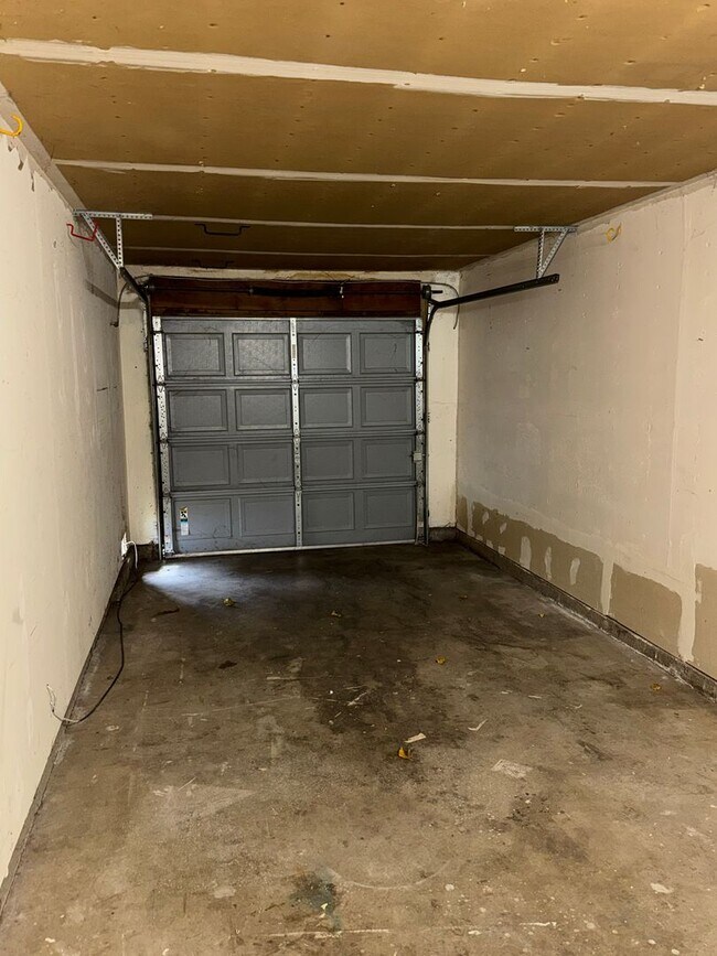 Building Photo - Harrison St Duplex