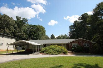 Building Photo - 2944 Piedmont Dr