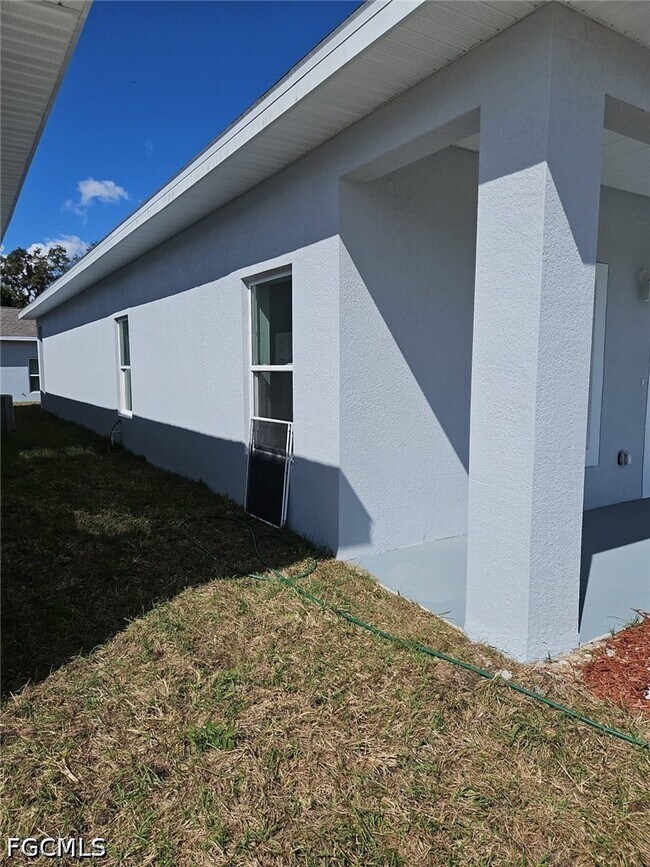 Building Photo - 1483 Las Villas Blvd