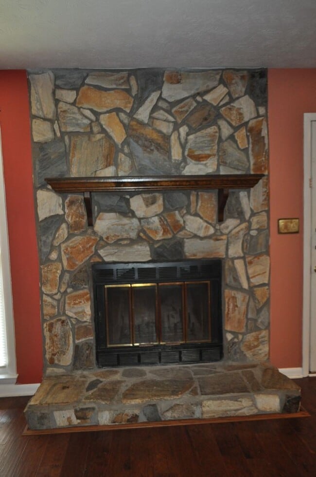 Building Photo - For Rent - 3 bedroom Close to Ft Bragg