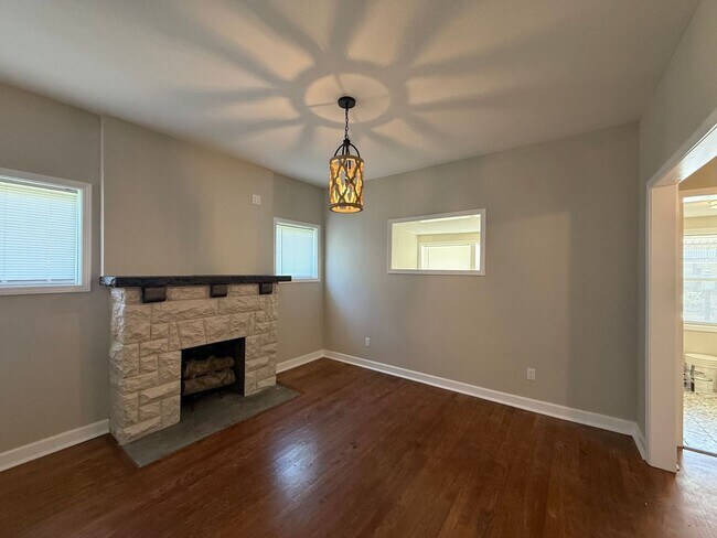 Foto del edificio - Adorable Home Available