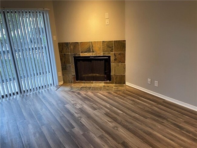 Building Photo - 8888 Tallwood Dr
