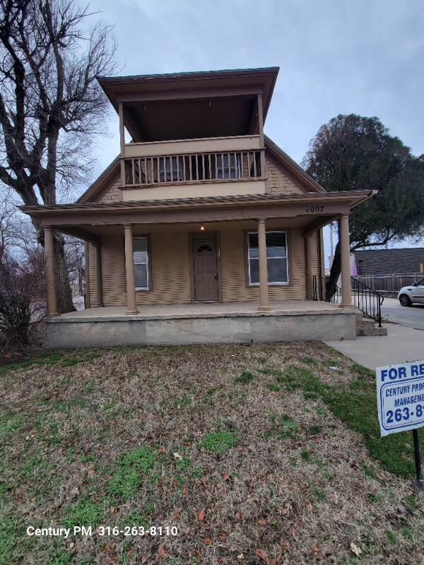 Building Photo - 1007 W Maple St