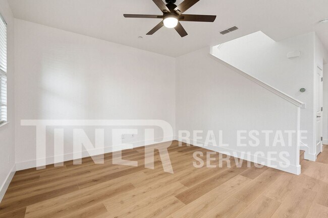 Building Photo - Stunning Newer Roseville Home is Charming ...
