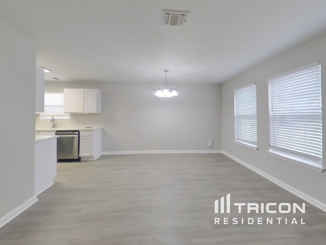 Building Photo - 9722 Spruce Ridge Dr