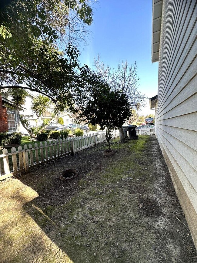 Building Photo - 5469 Giuffrida Ct