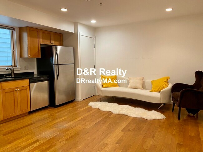 Building Photo - 2 Beech St