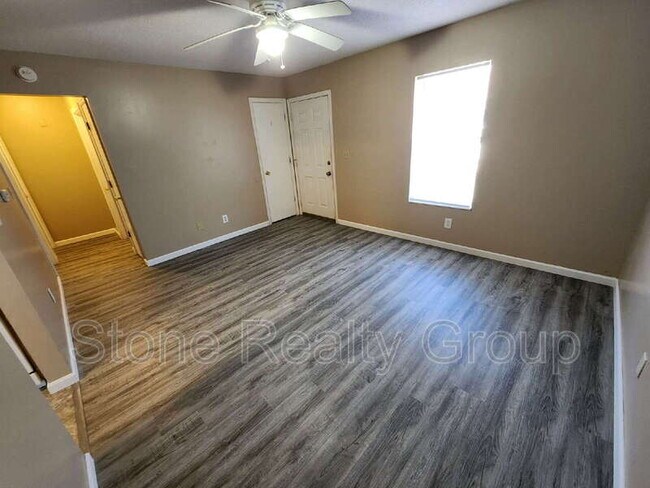 Foto del edificio - 2480 E Clayton Dr