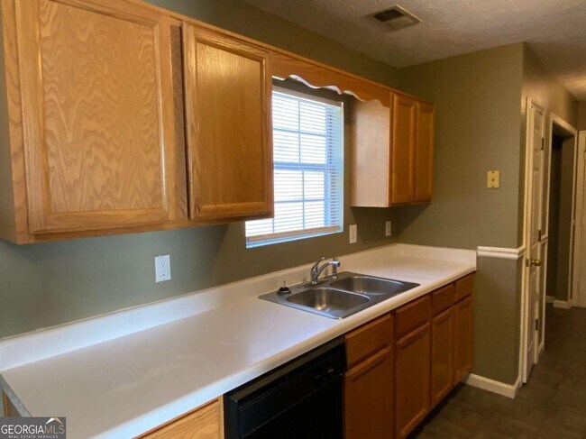 Foto del edificio - 6153 Lauren Ln