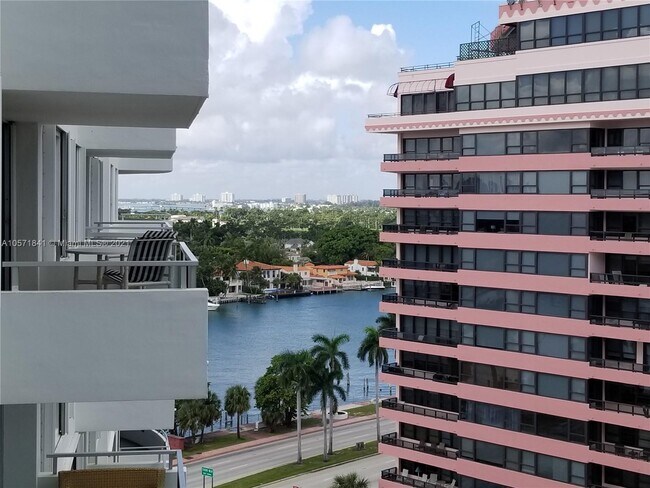 Foto del edificio - 5161 Collins Ave