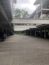 Building Photo - 465 Winslow Way E