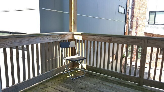 Foto del edificio - Graduate Hospital Area 1BR/1BA with Deck A...