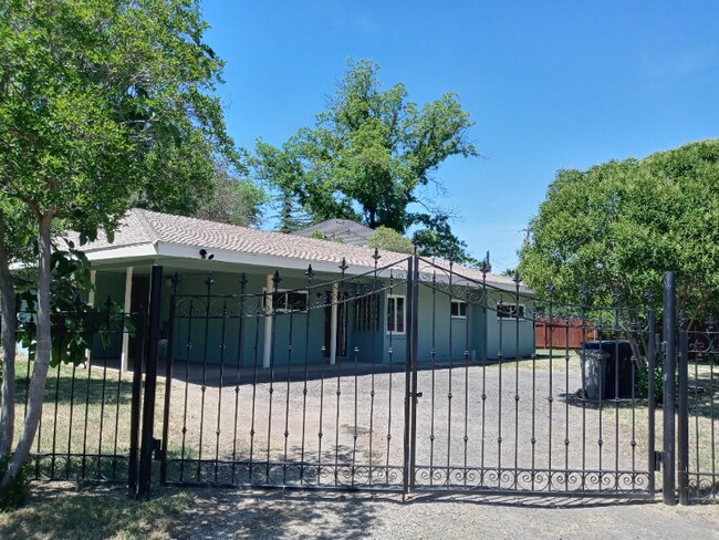 Foto del edificio - 1753 Los Robles Blvd