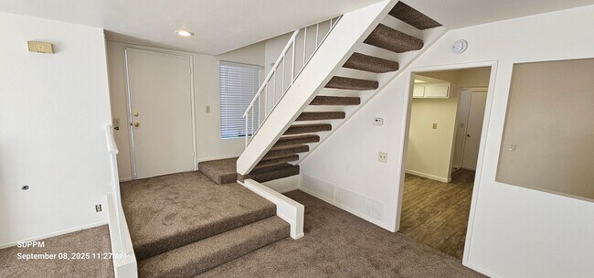 Building Photo - EL CAJON - Nice 3 Bedroom 2.5 Bath Townhou...