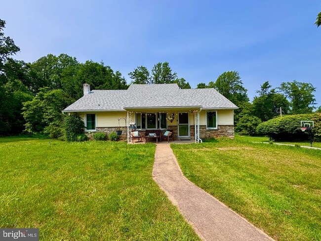 Building Photo - 847 Highspire Rd