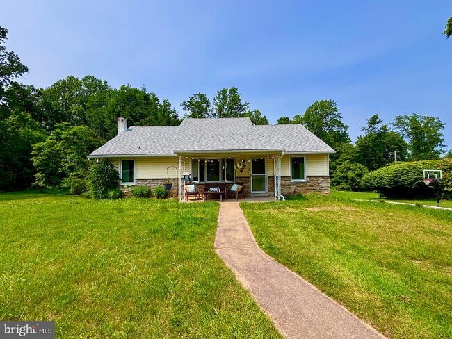 Foto del edificio - 847 Highspire Rd