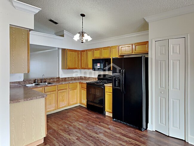 Foto del edificio - 989 Little Creek Rd