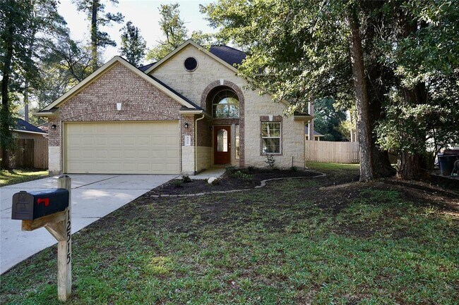 Building Photo - 12515 Lakeshore Dr