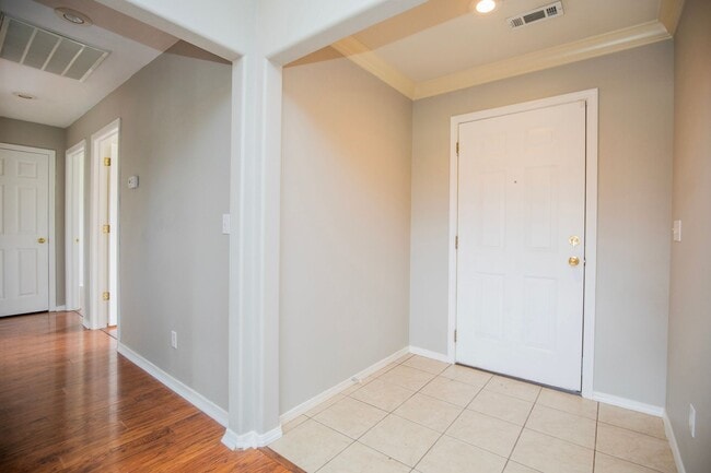 Building Photo - ***902 Sandrock Road***