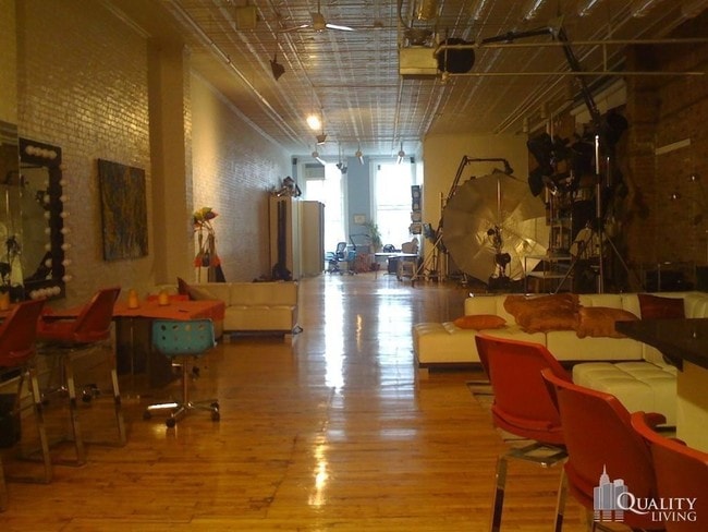 Interior Photo - 150-152 Mercer St