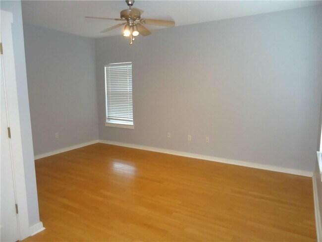 Building Photo - 2106 Cullen Ave
