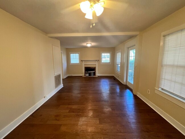 Foto del edificio - 223 W 5th Ave