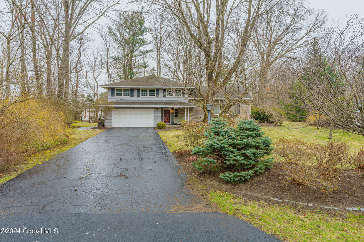 Primary Photo - 8 Myton Ln