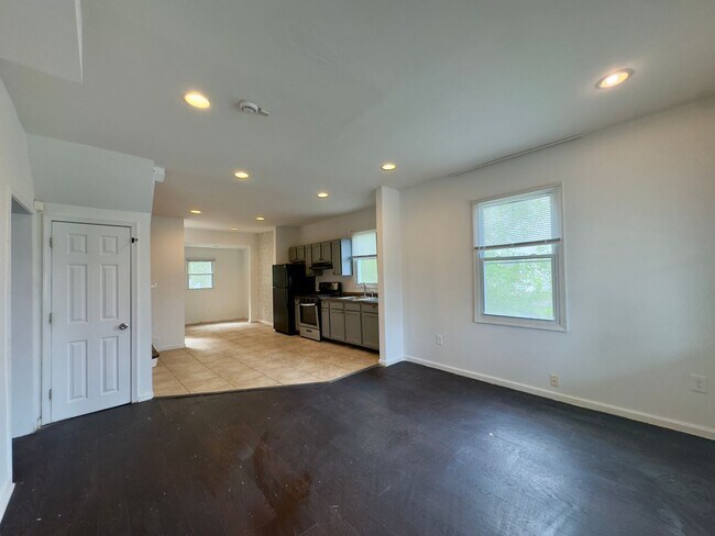 Photo - Charming 4 Bedroom/2 Bathroom in Asbury Av... House