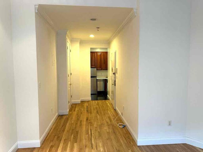 Building Photo - 180 W 103rd St