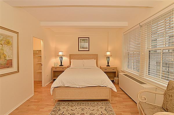 Foto del edificio - 150 W 51st St