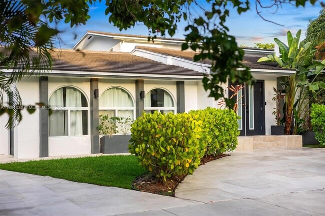 Building Photo - 1651 SW 13th Ave