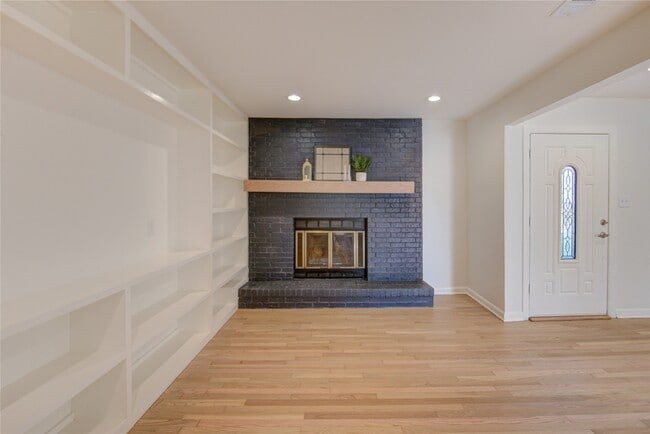 Building Photo - 4117 Pinon Dr