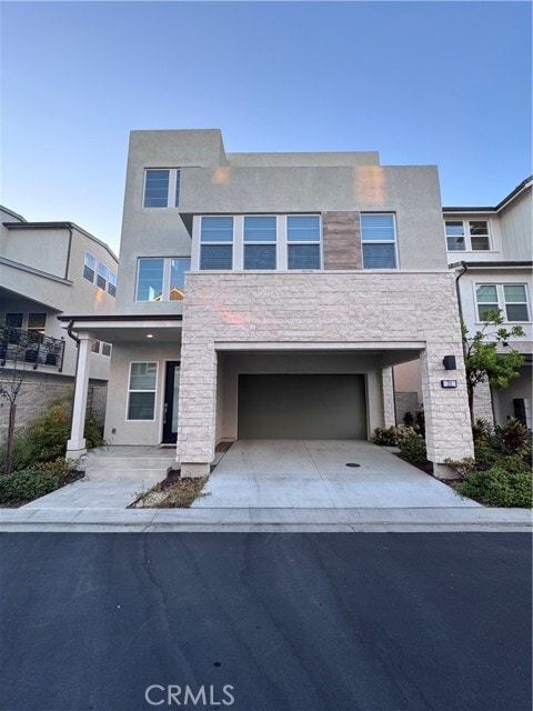 Building Photo - 211 Pin Ln