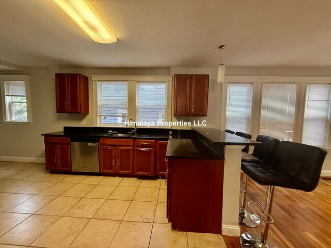 Foto del edificio - 222-224 Calumet St. Unit 1