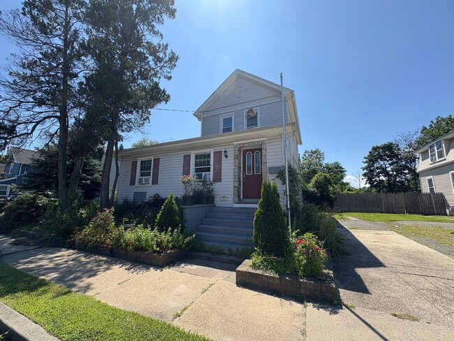 Building Photo - 3 Bedroom Single Family House for Rent in Neptune!
