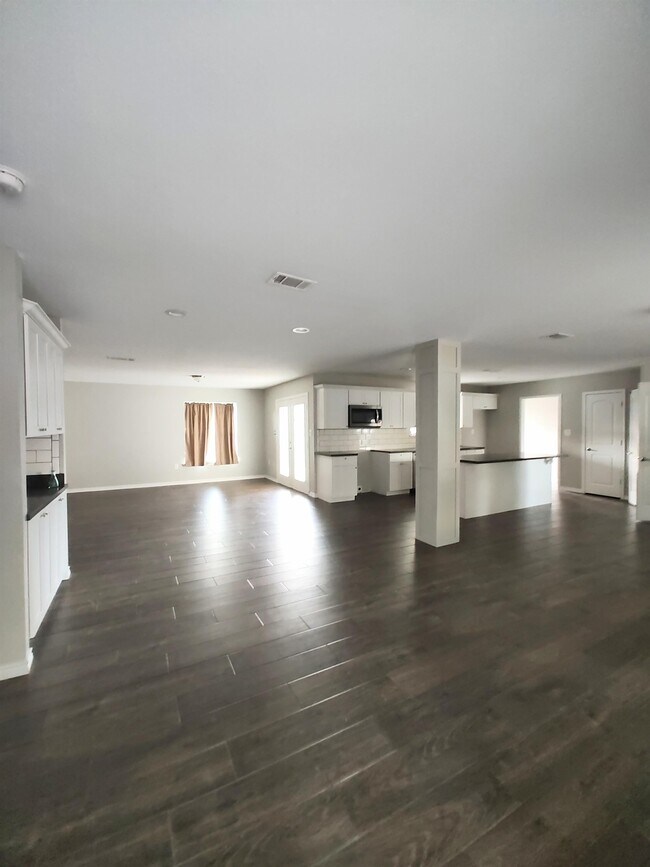 Building Photo - 120 Bayou DriveRose Hill Acres