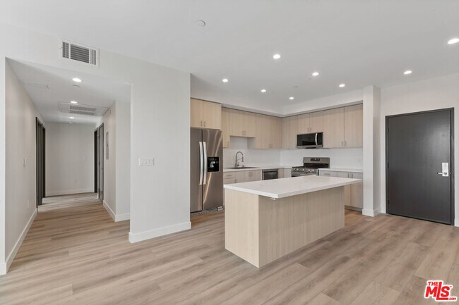 Foto del edificio - 6603 Fulton Ave