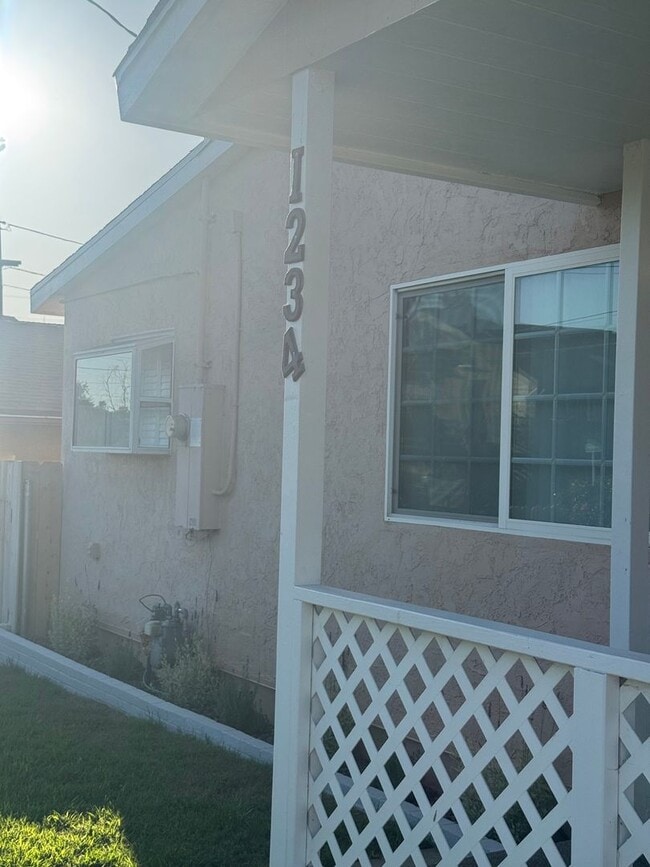 Building Photo - 5 Bedroom, 3.5 Bath, Beautiful 1,856 SQ FT...