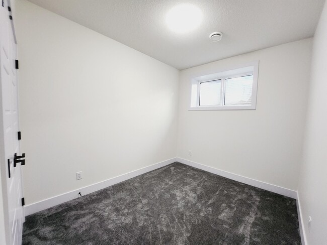 Photo du bâtiment - 22425-2283a 83A Ave NW