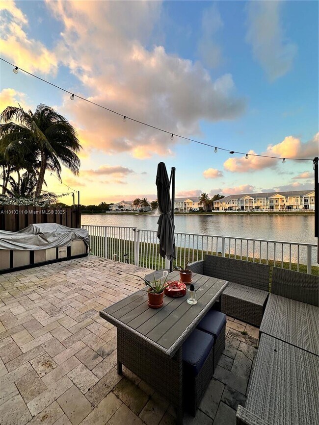 Foto del edificio - 10761 NW 75th St