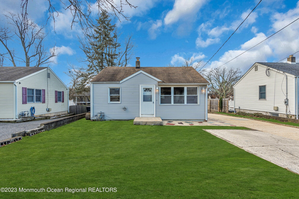 333 W Sylvania Ave, Neptune City, NJ 07753 House for Rent in Neptune