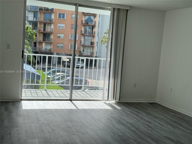 Foto del edificio - 1470 NE 125th Terrace