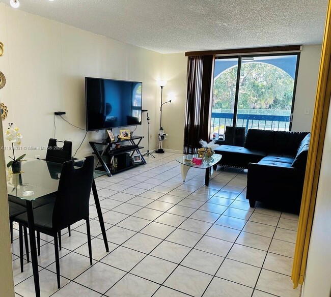 Foto del edificio - 9460 Fontainebleau Blvd