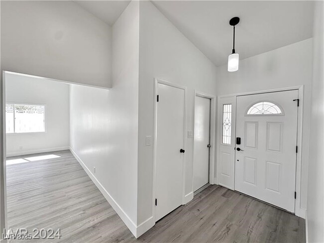 Building Photo - 401 Holcomb