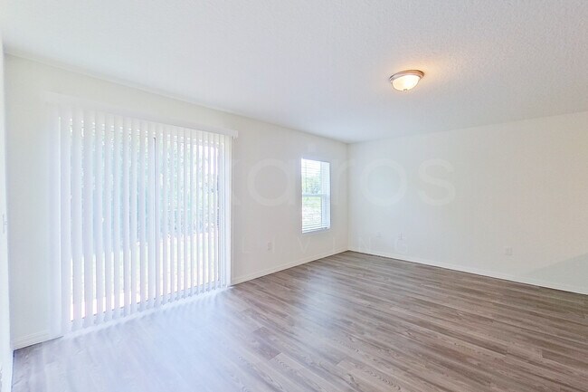 Foto del edificio - 8056 100th Ave