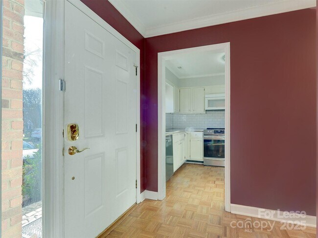 Foto del edificio - 527 Hawthorne Ln