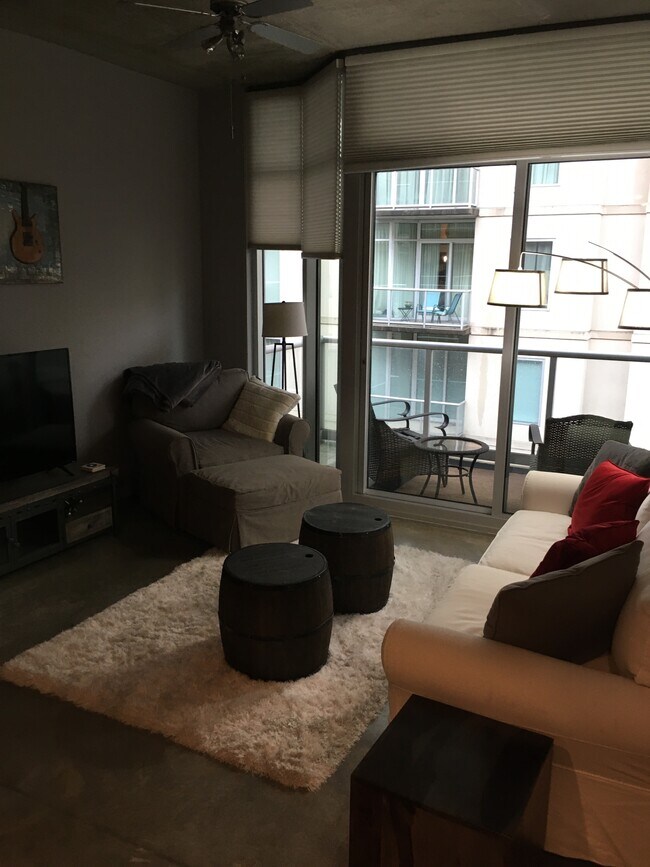 Foto del edificio - 600 12th Ave S